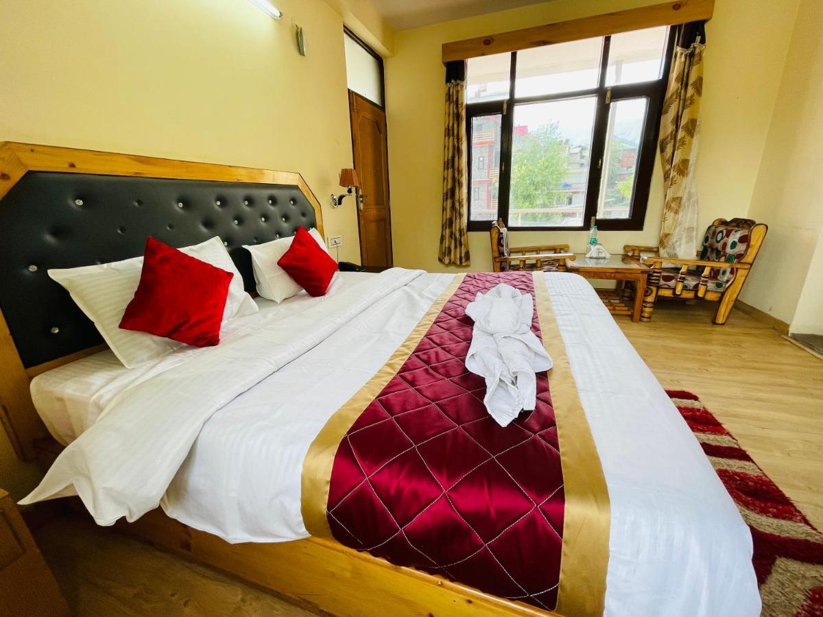 Hotel The Royal Majestic Mountain View Manāli Exteriér fotografie