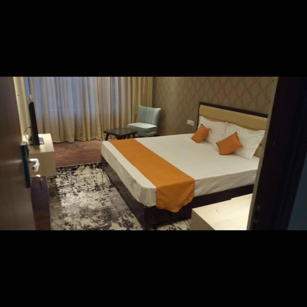 Hotel The Royal Majestic Mountain View Manāli Exteriér fotografie