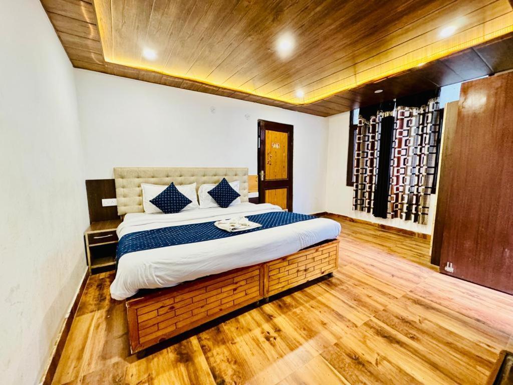 Hotel The Royal Majestic Mountain View Manāli Exteriér fotografie